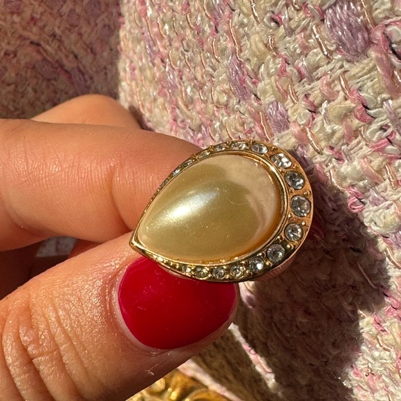 SWAROVSKI crystals and faux pearls tear drop earrings for pierced ears - Picture 2 of 13